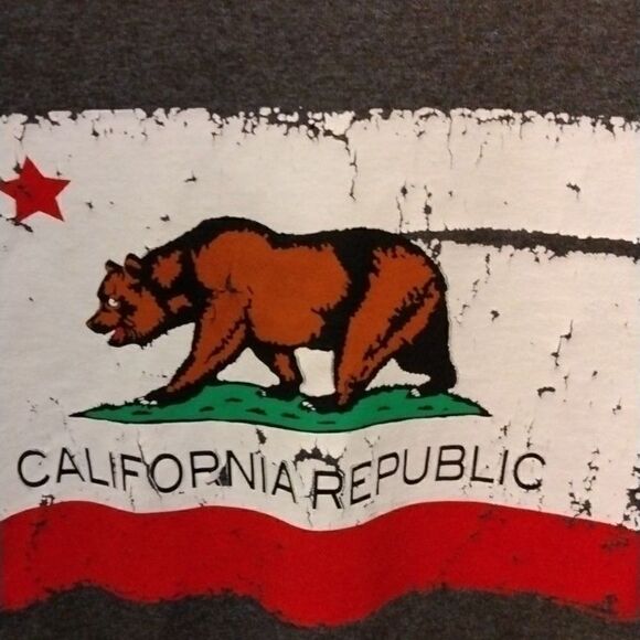 Cali Tee  - Picture 4 of 7